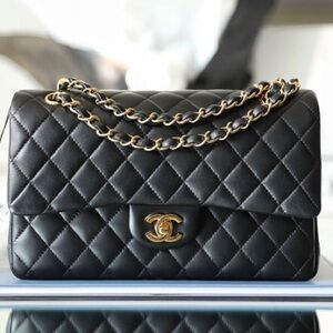 CHANEL Black Quilted Shoulder Bag with Gold Chain